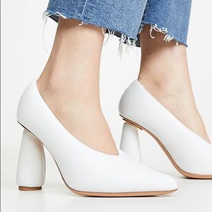 Jacquemus white pumps